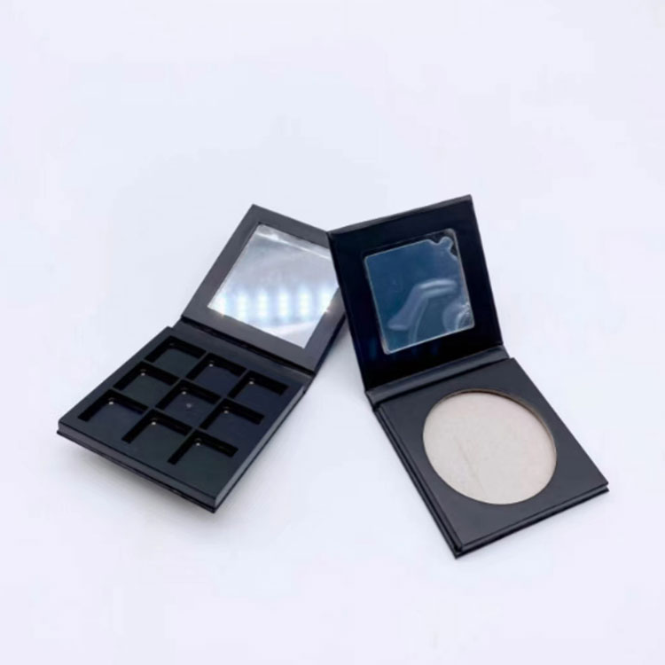 Kotak Eyeshadow Magnetik Kosong